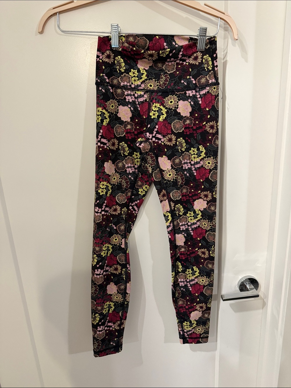 High-Rise Floral Print Leggings in Black Multi — Comfortable Stretch